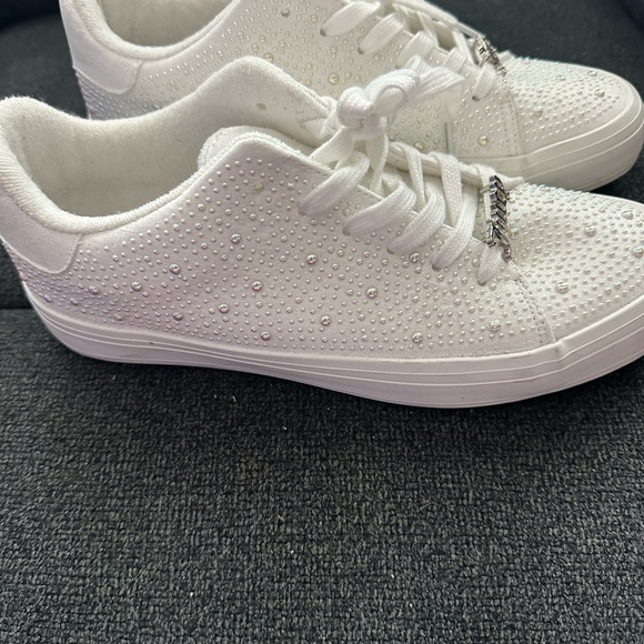 Juicy Couture White Sneakers with pearlized Rhinestone Accents size 10 - Picture 3 of 6